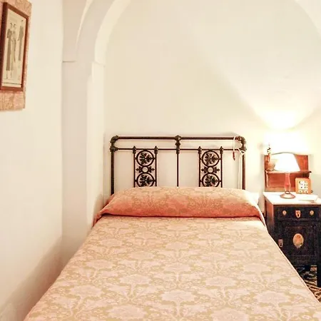 Charming House In Anora With Garden